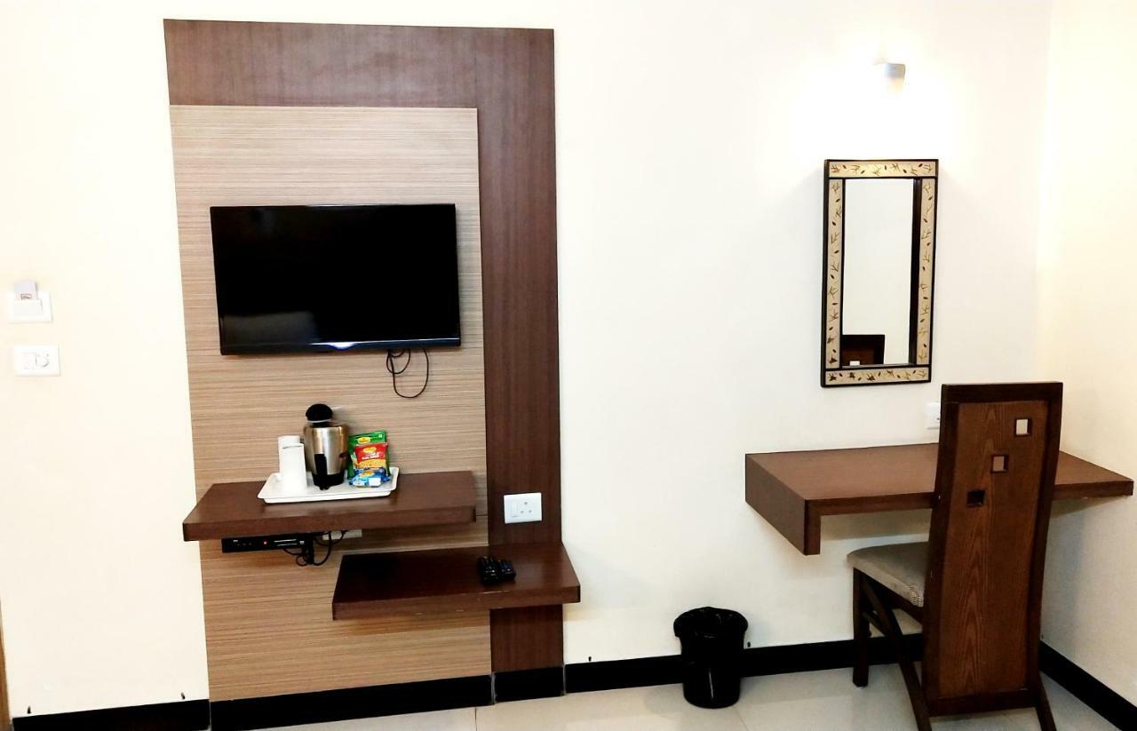 Hotel The Pioneer Visakhapatnam Zewnętrze zdjęcie