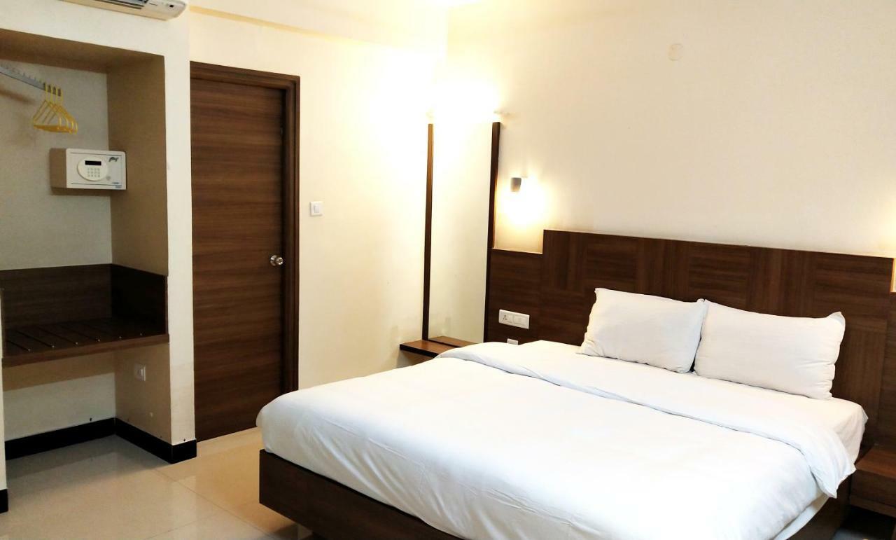 Hotel The Pioneer Visakhapatnam Zewnętrze zdjęcie